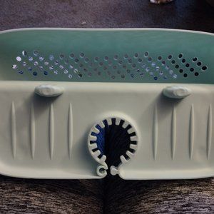 Utility sink sponge holder